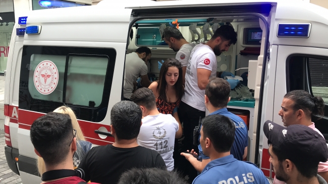 İstiklal Caddesi'nde motosikletiyle dehşet saçtı: 3 yaralı