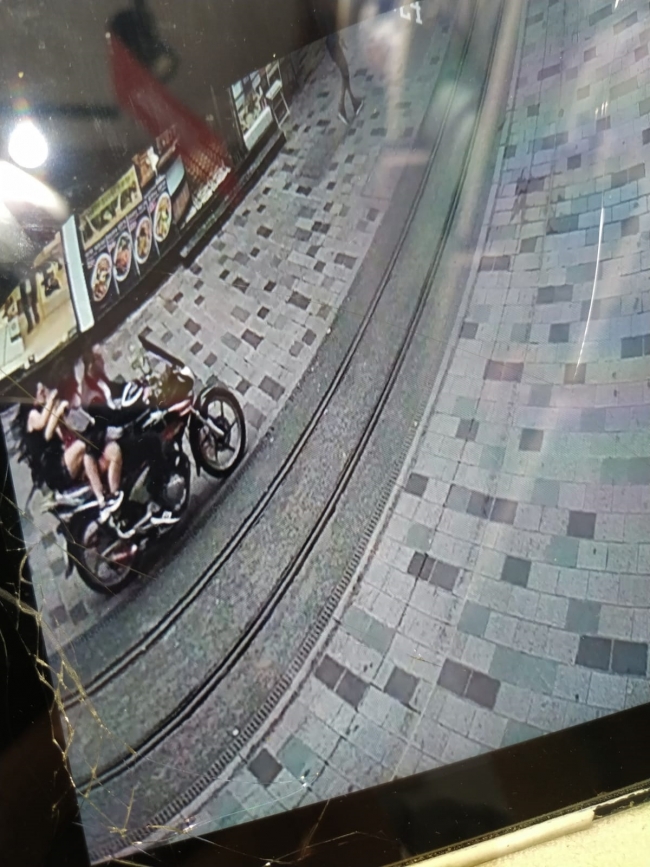 İstiklal Caddesi'nde motosikletiyle dehşet saçtı: 3 yaralı