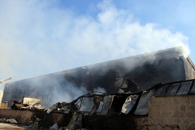 Uşak'taki fabrika yangını büyük ölçüde söndürüldü