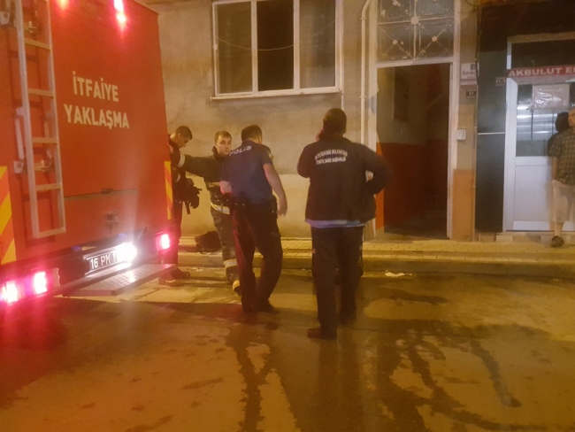 Bursa'da televizyon patladı, aileyi yanmaktan komşuları kurtardı