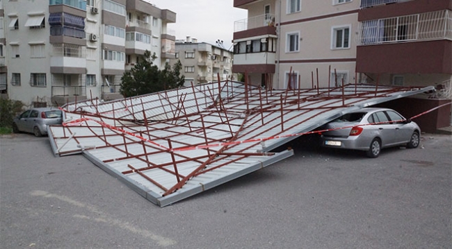 Ege Bölgesi'nde şiddetli rüzgar