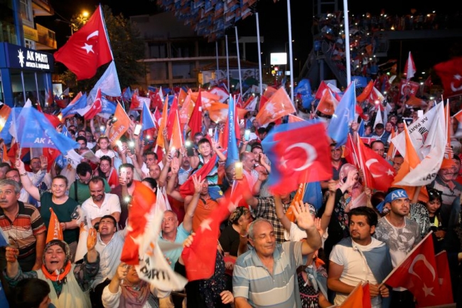Seçim sonuçları yurt genelinde kutlandı