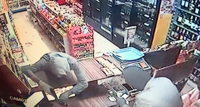 İzmir'de markete silahlı ve maskeli soygun