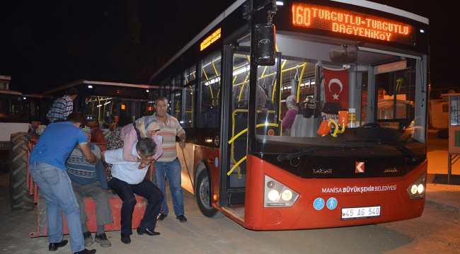 İzmir'deki orman yangını Manisa'ya sıçradı