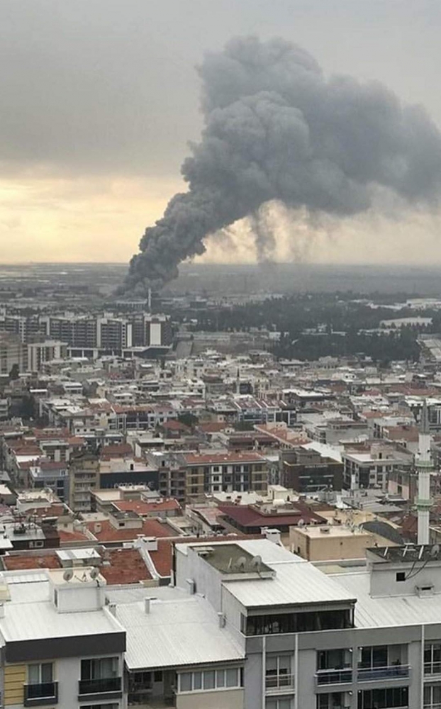 İzmir'de çerez fabrikasında yangın