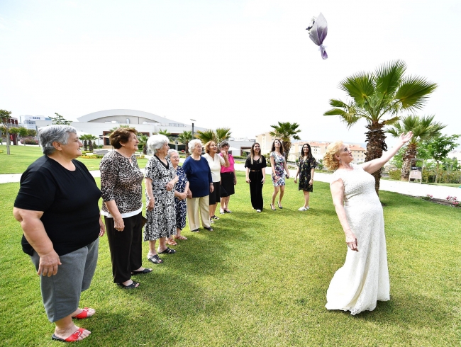 Huzurevinde aşık oldular, nikah masasına oturdular