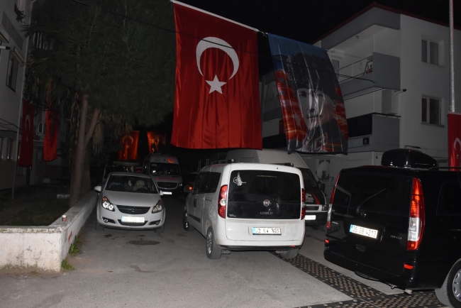 Şehitlerin evlerine ateş düştü