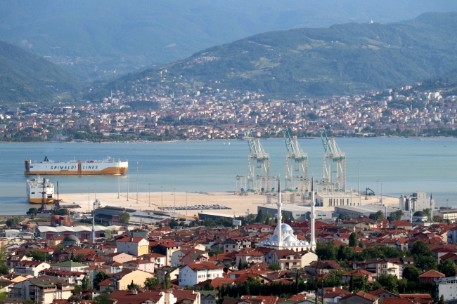 Avrupa'nın en büyük yedinci kargo limanı: İzmit