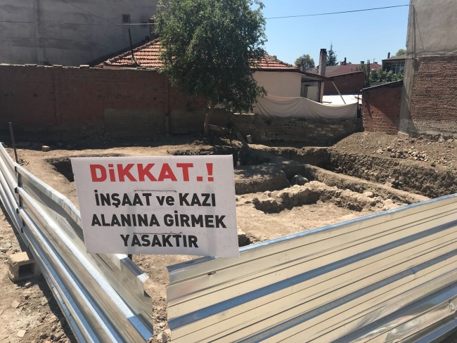 Eski binanın temelinden Osmanlı dönemine ait ev kalıntıları çıktı