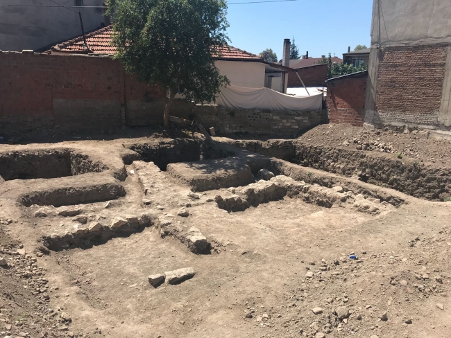Eski binanın temelinden Osmanlı dönemine ait ev kalıntıları çıktı