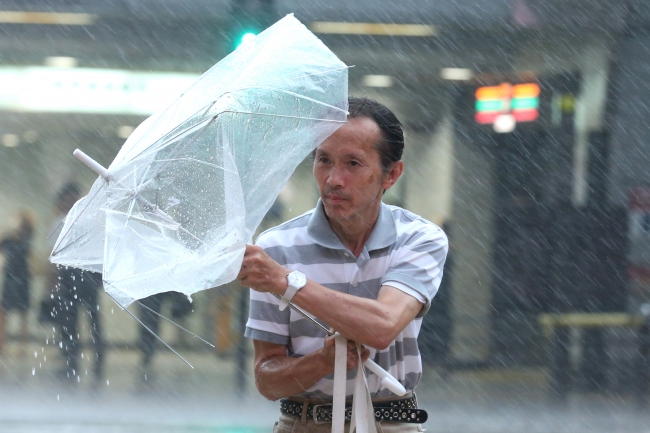 Japonya'yı Jebi tayfunu vurdu: 11 ölü, 400 yaralı