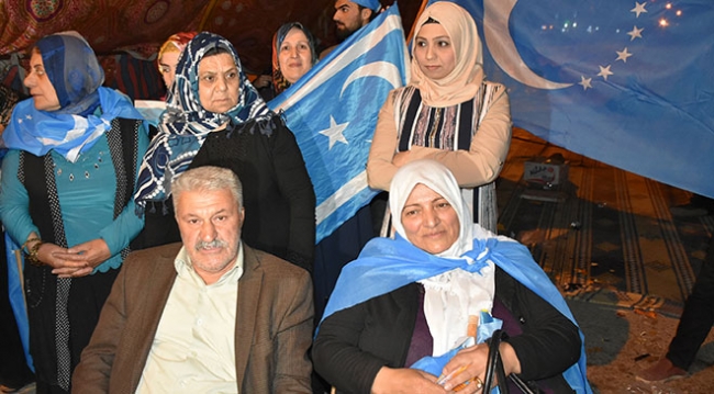 Türkmen göstericiler gece nöbetlerine devam ediyor