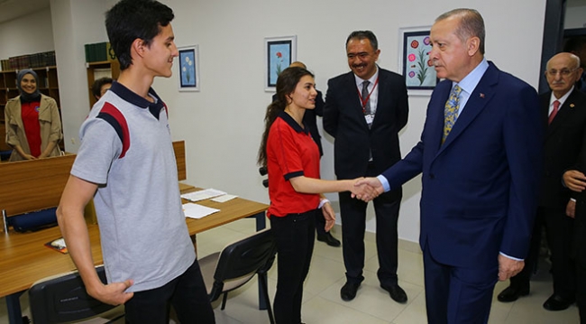 Cumhurbaşkanı Erdoğan okul açılışı yaptı