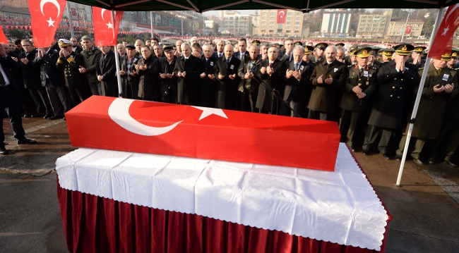 Zeytin Dalı Harekatı şehitlerini son yolculuğuna binlerce kişi uğurladı