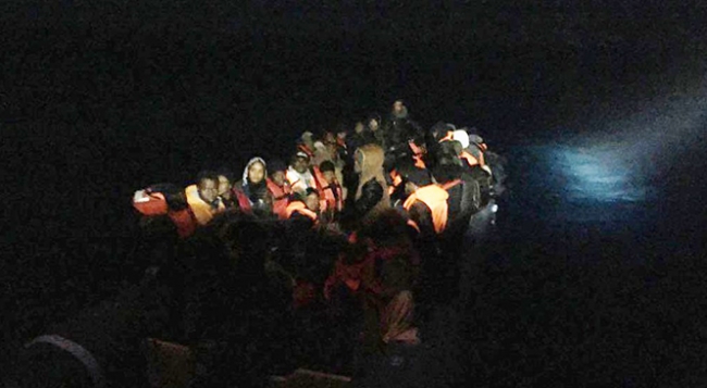 Yunan adalarına kaçmaya çalışan 105 kaçak göçmen yakalandı