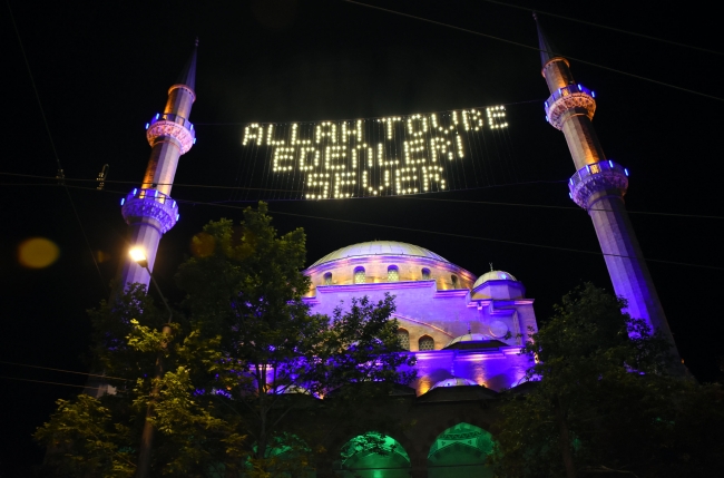 Kadir Gecesi'nde camiler doldu taştı