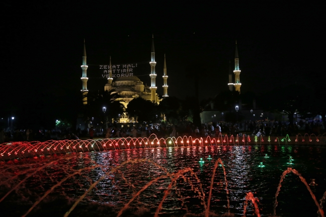 Kadir Gecesi'nde camiler doldu taştı
