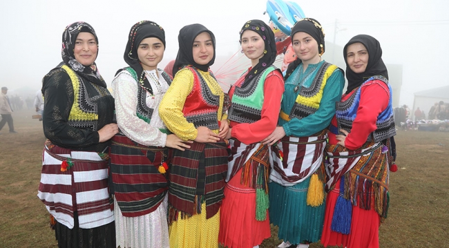 Bin 800 rakımlı yaylada horon