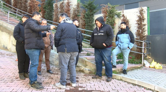 İstanbul'da 5 katlı binanın zemininde çökme meydana geldi