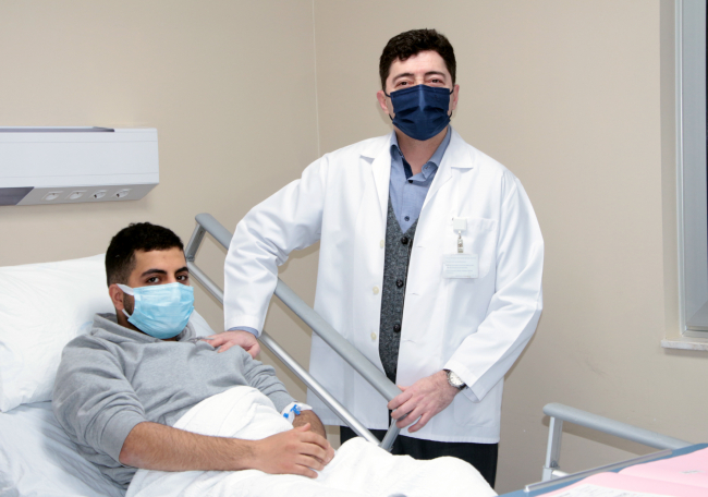 Kahkaha atan gencin ağzındaki kürdan boğazına kaçtı