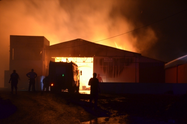 Geri dönüşüm tesisinde çıkan yangın kontrol altına alındı