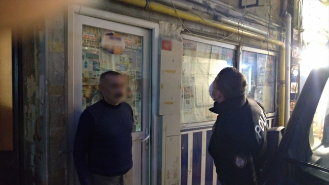 Fatih'te gizli oyun oynatılan kahvehaneye baskın