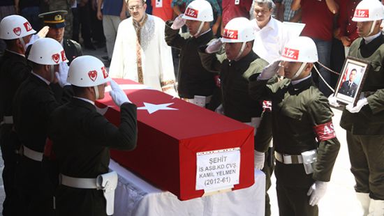 Şehit astsubay toprağa verildi