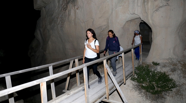 Kapadokya'da 'dolunay yürüyüşü'