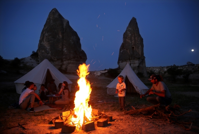 Kapadokya'da yıldızlar altında kamp
