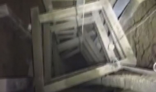 Define için evinin salonuna 21 metre kuyu kazdı