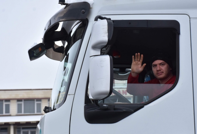 Avrupa’ya malzeme taşıyan 1400 tır çıkış için sıra bekliyor