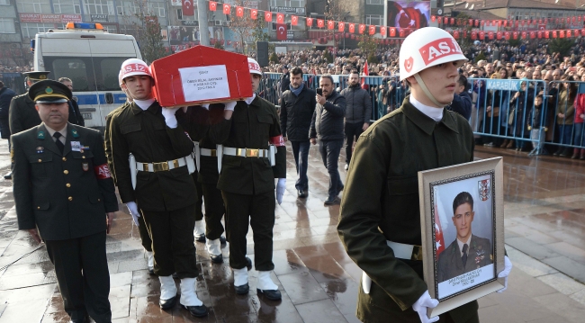 Zeytin Dalı Harekatı şehitlerini son yolculuğuna binlerce kişi uğurladı