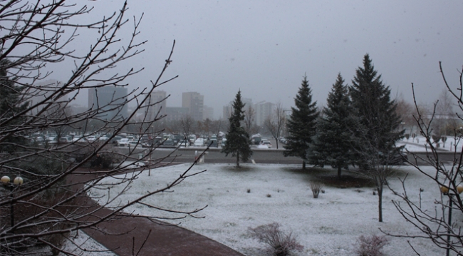 Ankara'da beklenen kar yağışı başladı