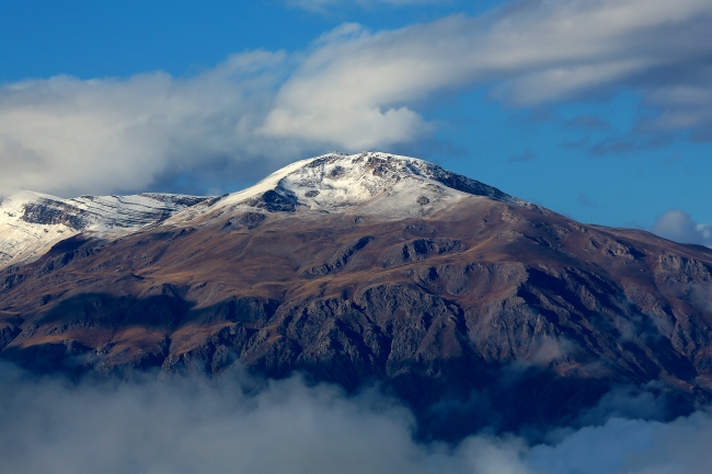 Munzur Dağı beyaza büründü!