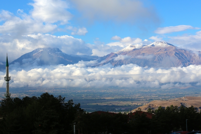 Munzur Dağı beyaza büründü!