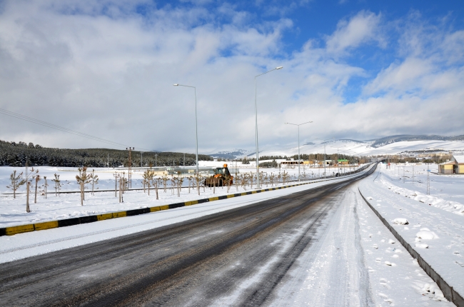 Mart kapıdan baktırdı; kar yağışı başladı