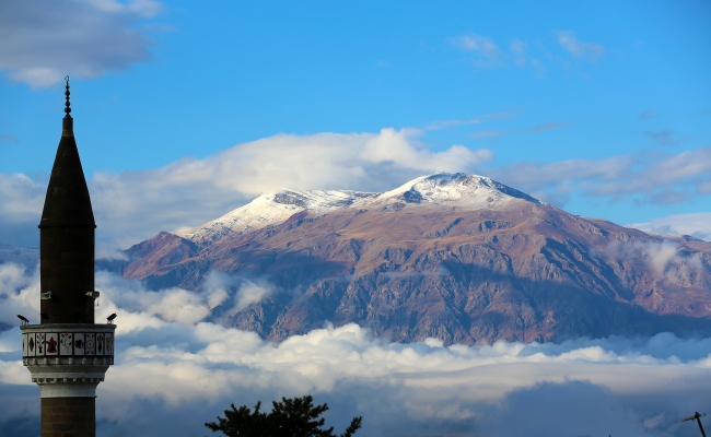 Munzur Dağı beyaza büründü!