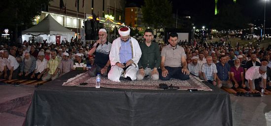 Vatandaşların 'demokrasi nöbeti' devam ediyor