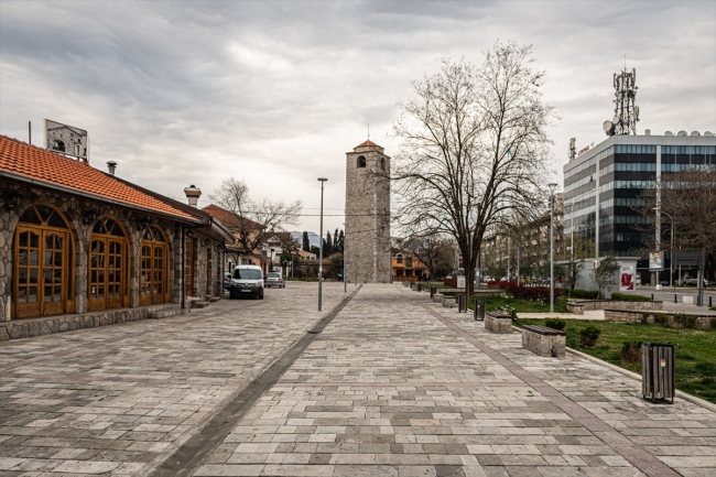 Karadağ'ın başkenti Podgorico'da sokak ve meydanlar boş kaldı. | Fotoğraf: AA