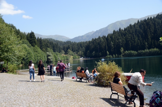 Karagöl her mevsim ilgi çekiyor