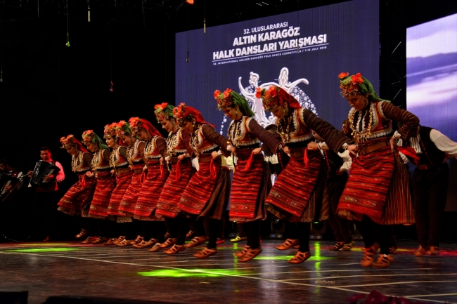 Uluslararası Altın Karagöz Halk Dansları Yarışması'nda final heyecanı
