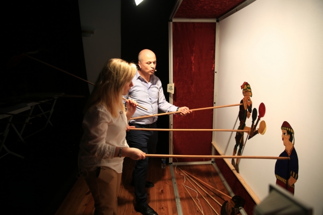 Türkiye’nin ilk kadın Karagöz ustası