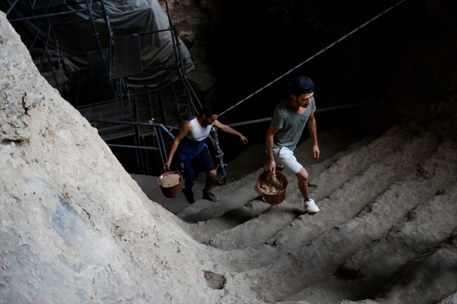 500 bin yıllık mağaradan "cımbız"la tarih ayıklıyorlar