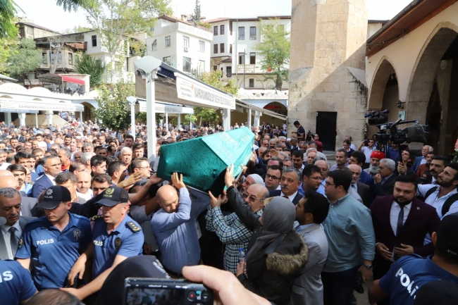 Türk edebiyatının "Beyaz Kartal"ı son yolculuğuna uğurlandı