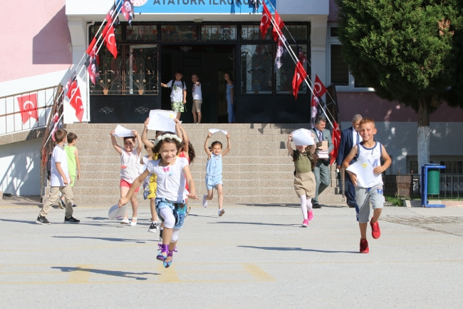 18 milyon öğrenci için tatil zili çaldı