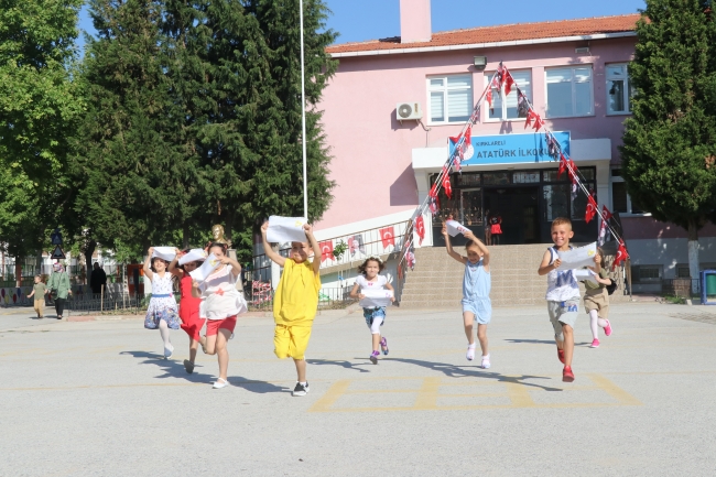 18 milyon öğrenci için tatil zili çaldı