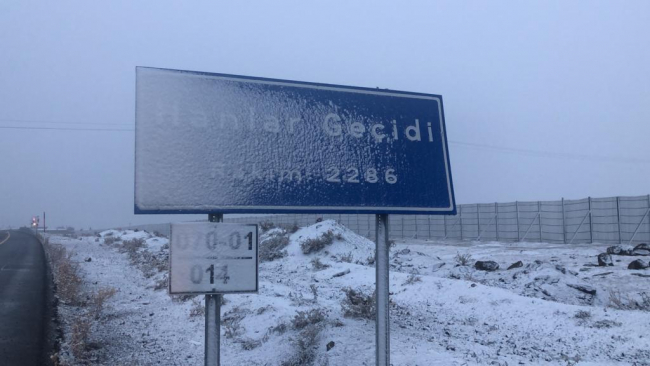 Hanlar Geçidi karla kaplandı