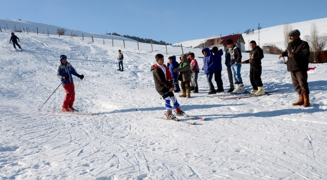 Mahalleyi kayak pistine çevirdiler