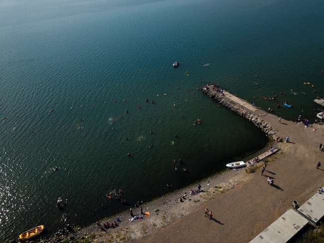Çıldır Gölü yaz aylarında yoğun ilgi görüyor