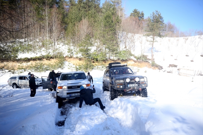 30 araçla kar safari